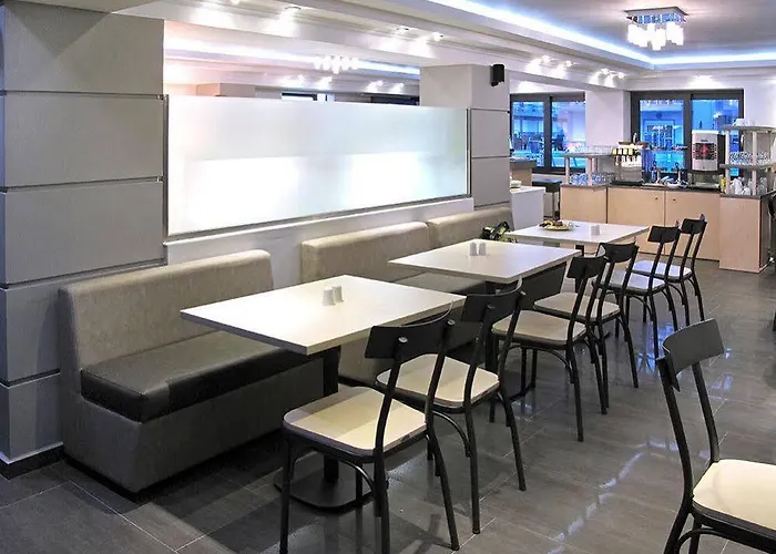 Anemos 公寓式酒店 波利克罗诺